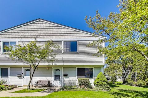 852 Oxford Place Wheeling IL 60090