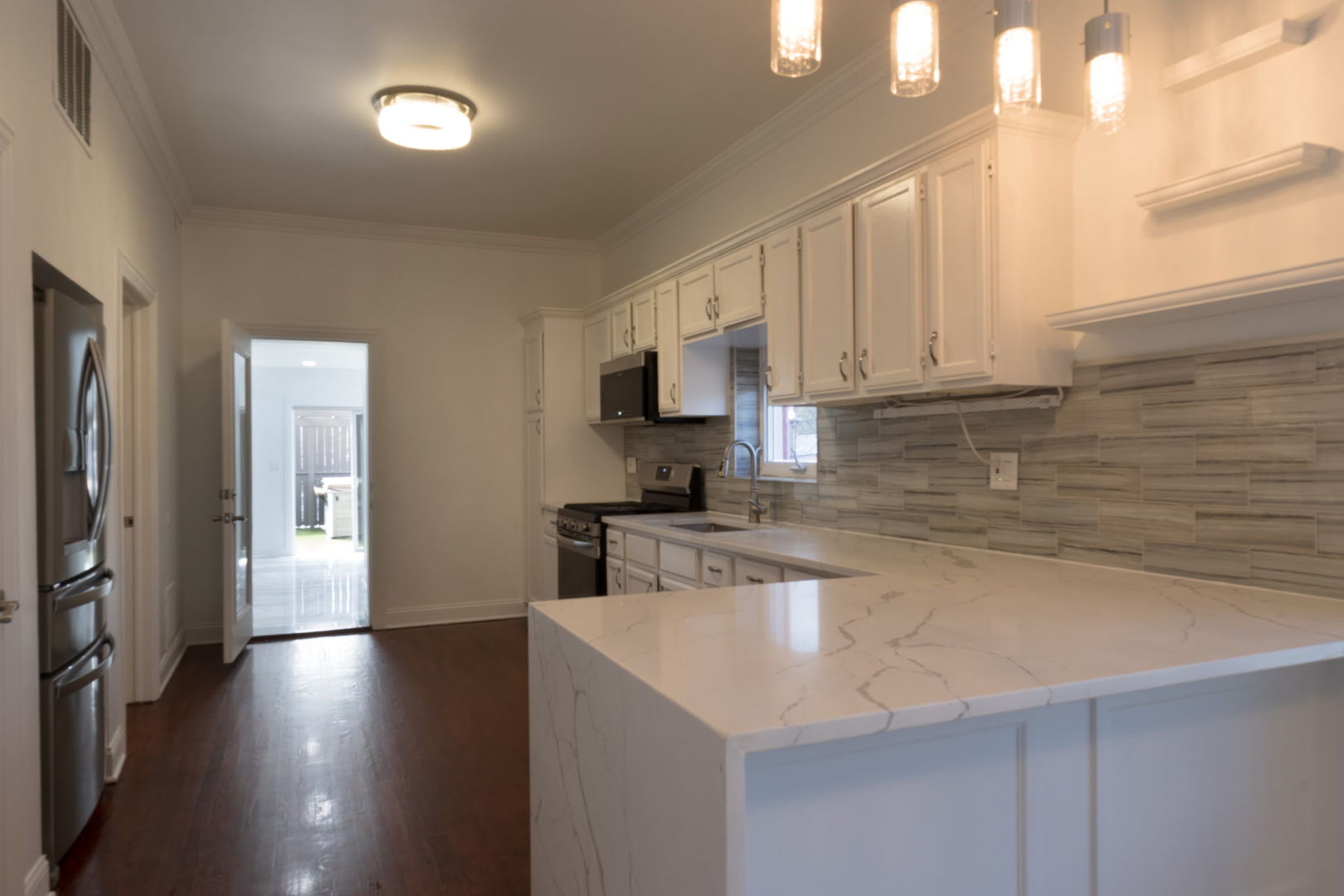 6712 N Clark Street 2