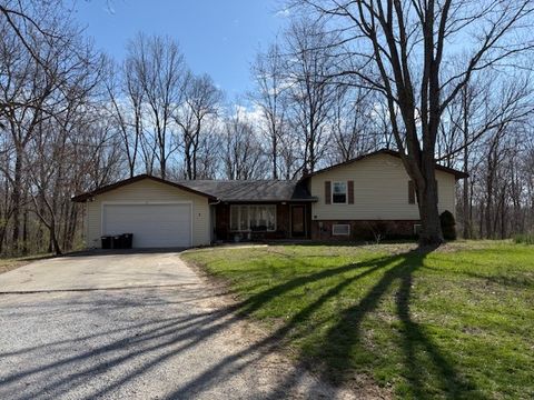 Photo of 18 Sawmill Road, Carbondale, IL 62901 (MLS # 12604948)