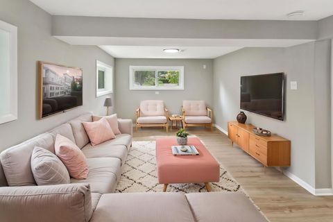 Tiny photo for 617 S Busse Road, Mount Prospect, IL 60056 (MLS # 12648663)
