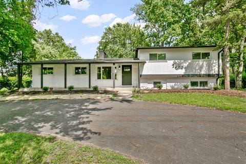 Photo of 617 S Busse Road, Mount Prospect, IL 60056 (MLS # 12648663)