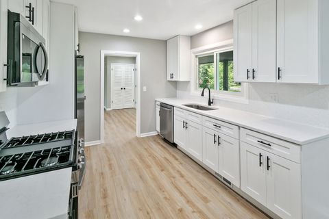 Tiny photo for 617 S Busse Road, Mount Prospect, IL 60056 (MLS # 12648663)