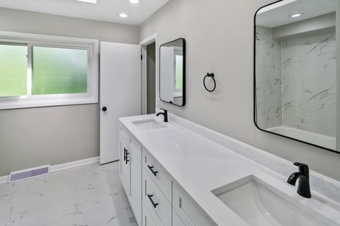 Tiny photo for 617 S Busse Road, Mount Prospect, IL 60056 (MLS # 12648663)