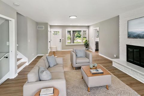 Tiny photo for 617 S Busse Road, Mount Prospect, IL 60056 (MLS # 12648663)
