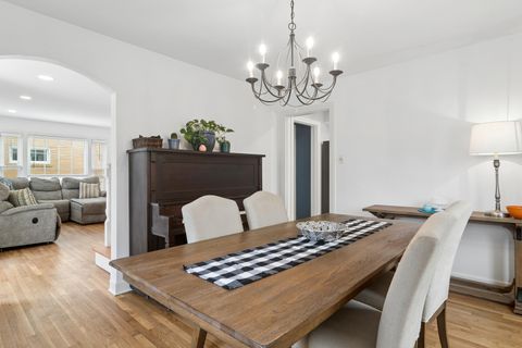 Tiny photo for 714 S Dunton Avenue, Arlington Heights, IL 60005 (MLS # 12580949)