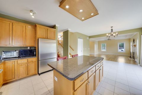 Tiny photo for 801 W Veterans Parkway, Addison, IL 60101 (MLS # 12492491)