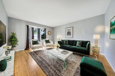 Tiny photo for 801 W Veterans Parkway, Addison, IL 60101 (MLS # 12492491)