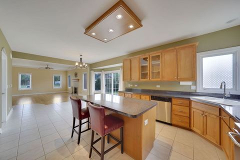 Tiny photo for 801 W Veterans Parkway, Addison, IL 60101 (MLS # 12492491)