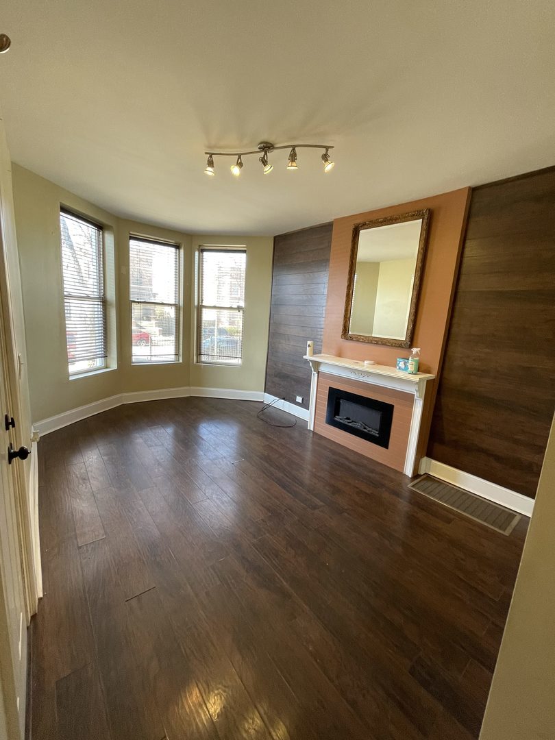 6835 S Calumet Avenue