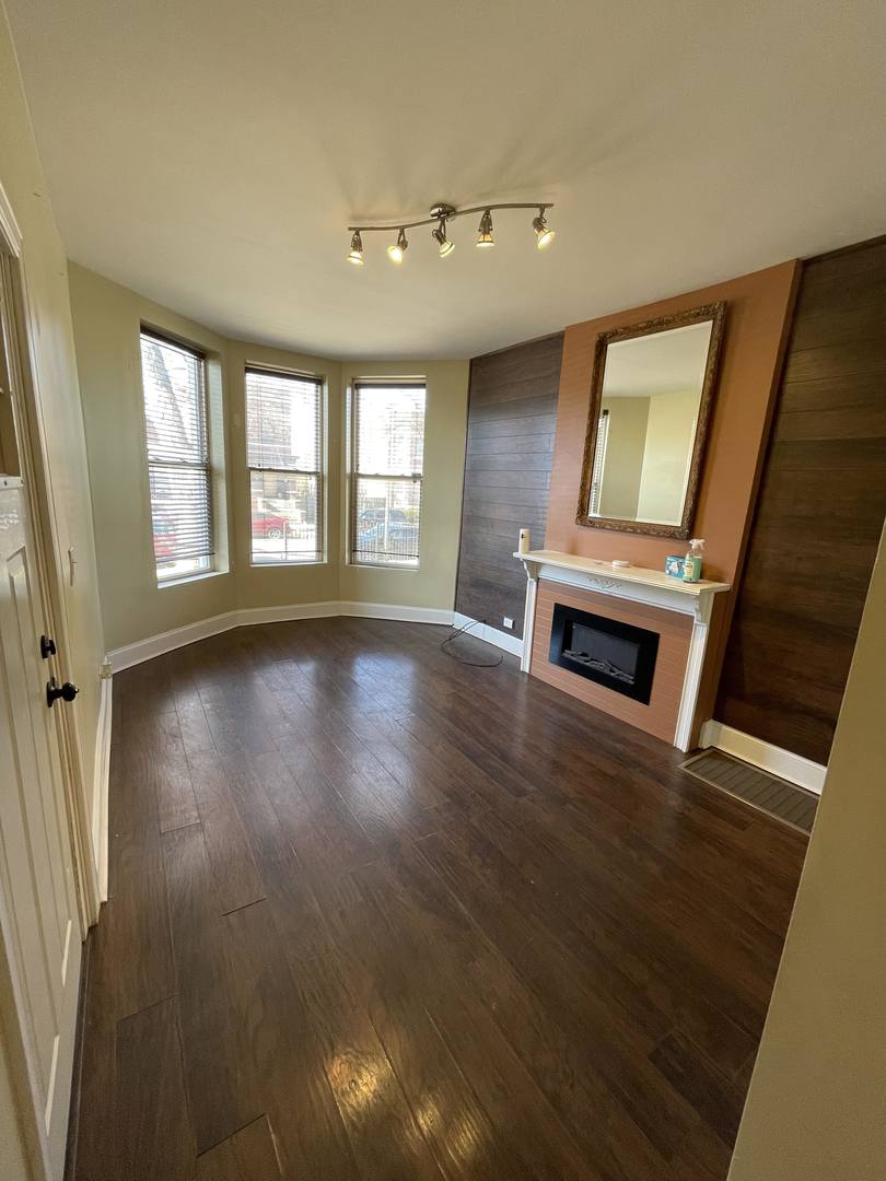 6835 S Calumet Avenue