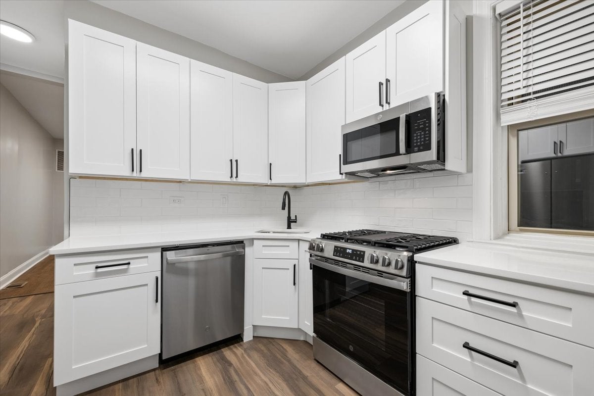 2405 W McLean Avenue 1