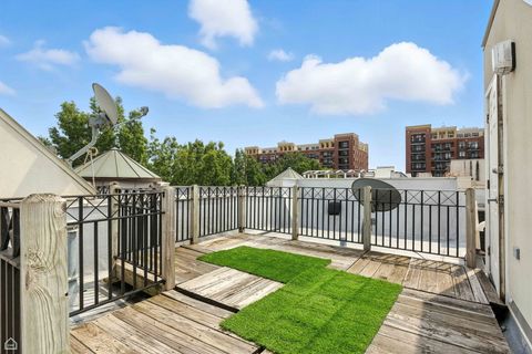 Tiny photo for 834 W Village Court, Chicago, IL 60608 (MLS # 12521902)