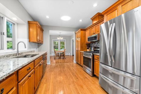 Tiny photo for 508 Newton Avenue, Glen Ellyn, IL 60137 (MLS # 12687877)