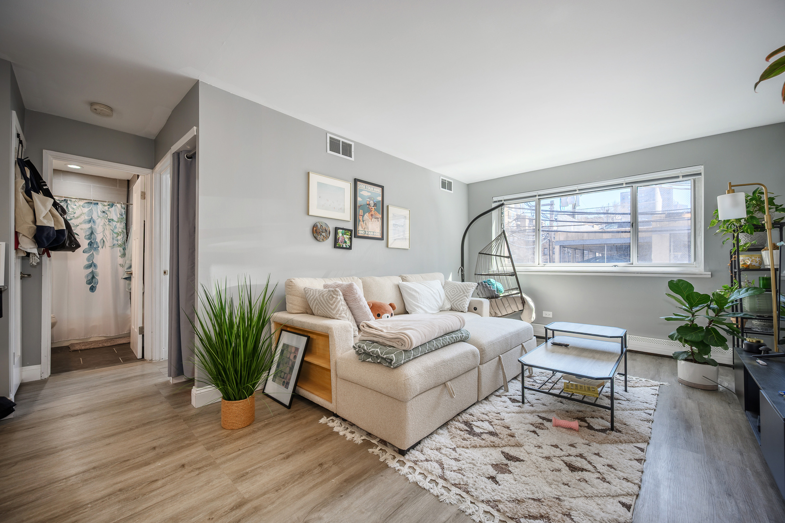 515 W Wrightwood Avenue 214