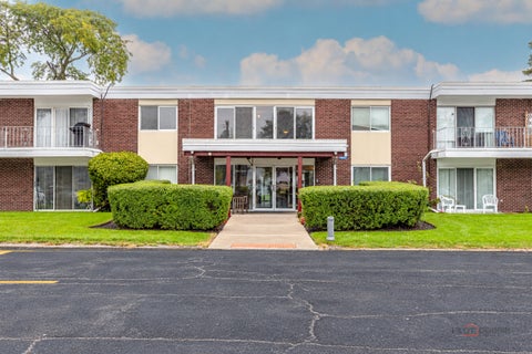 Tiny photo for 100 DEBORAH Lane #B18, Wheeling, IL 60090 (MLS # 12769235)