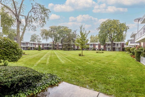 Tiny photo for 100 DEBORAH Lane #B18, Wheeling, IL 60090 (MLS # 12769235)