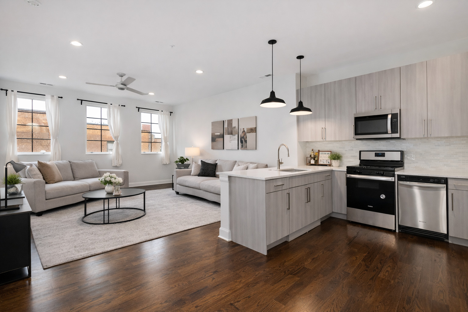 5055 S Dorchester Avenue 207