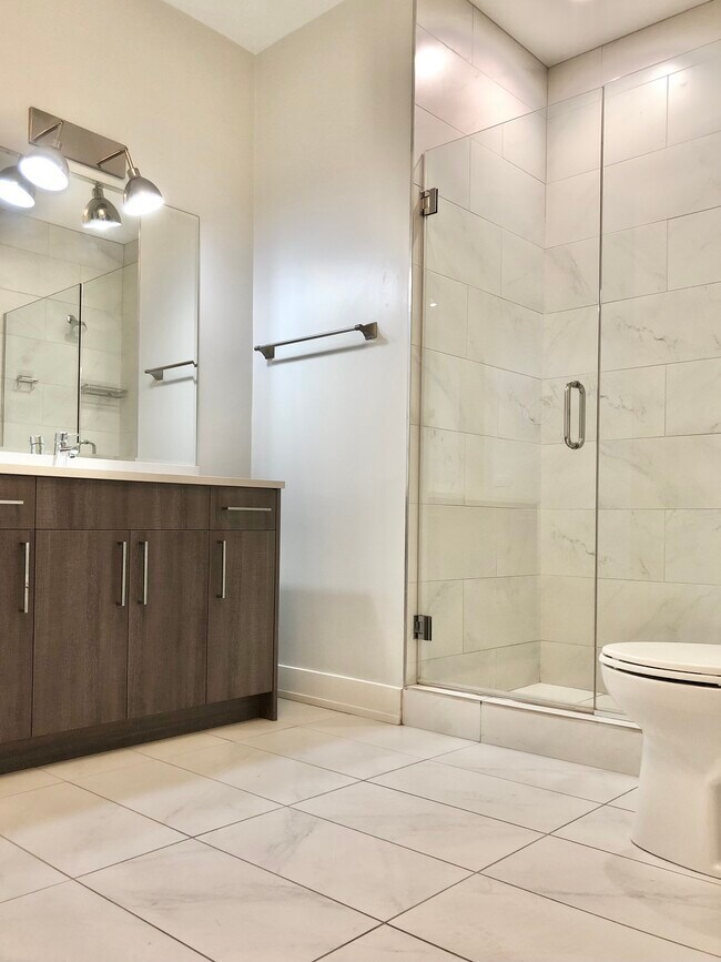 5055 S Dorchester Avenue 207