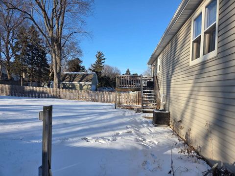 Tiny photo for 210 Hazelwood Drive, Lindenhurst, IL 60046 (MLS # 12587789)