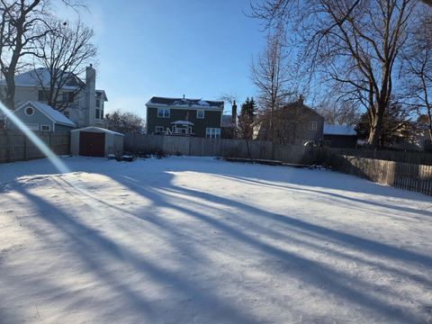 Tiny photo for 210 Hazelwood Drive, Lindenhurst, IL 60046 (MLS # 12587789)