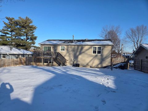 Tiny photo for 210 Hazelwood Drive, Lindenhurst, IL 60046 (MLS # 12587789)