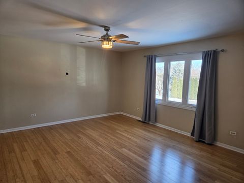 Tiny photo for 210 Hazelwood Drive, Lindenhurst, IL 60046 (MLS # 12587789)