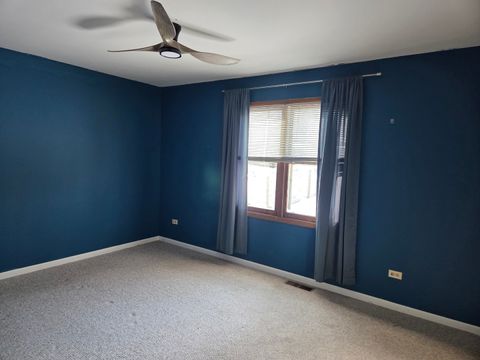 Tiny photo for 210 Hazelwood Drive, Lindenhurst, IL 60046 (MLS # 12587789)