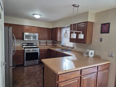 Tiny photo for 210 Hazelwood Drive, Lindenhurst, IL 60046 (MLS # 12587789)