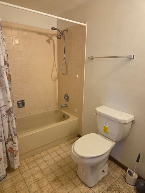 Tiny photo for 210 Hazelwood Drive, Lindenhurst, IL 60046 (MLS # 12587789)