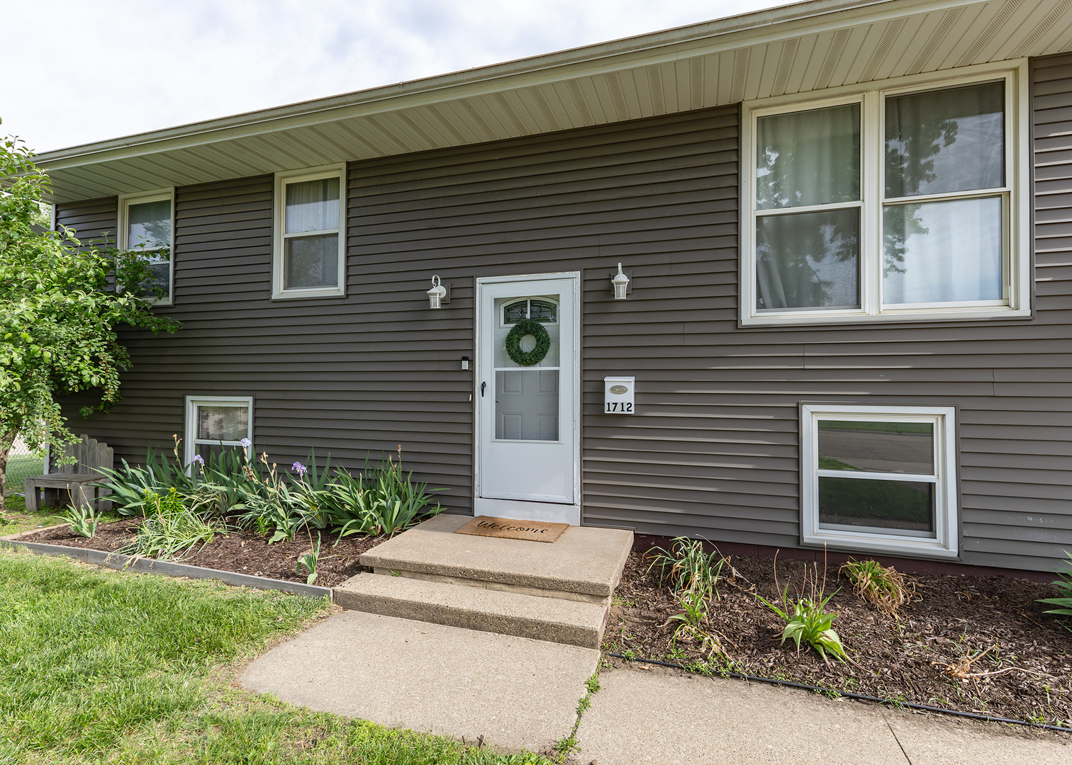 1712 Middle Road