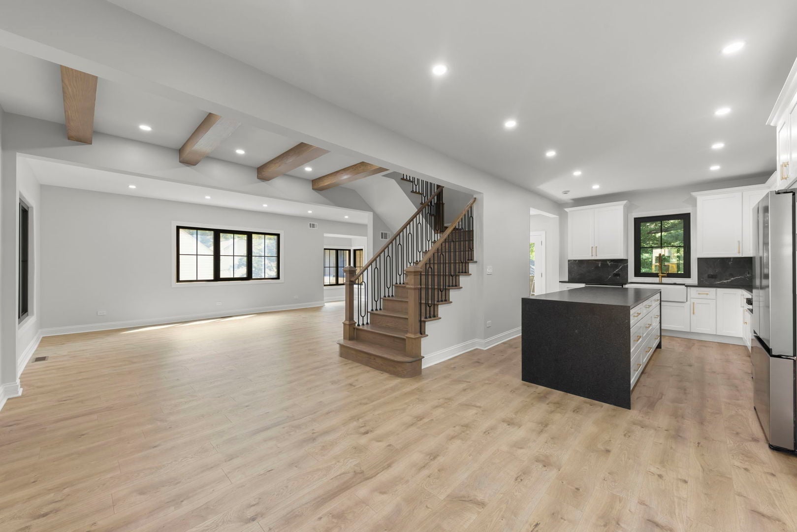 122 N Oakwood Avenue