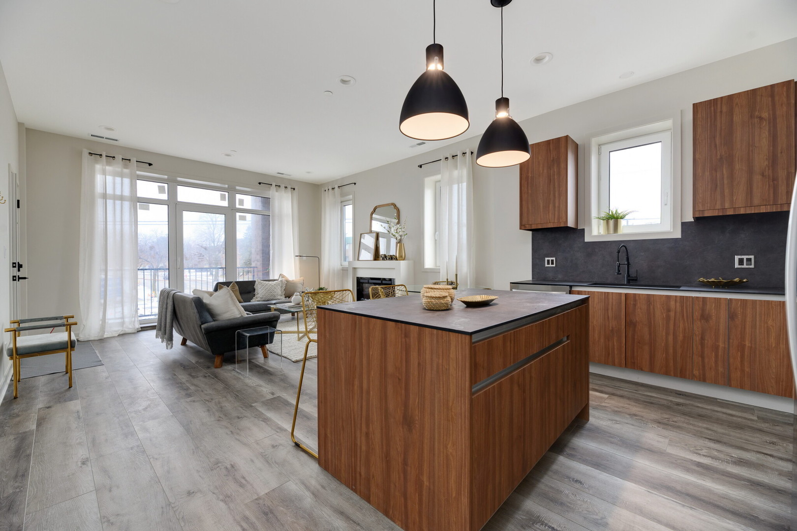 770 E Irving Park Road 3E