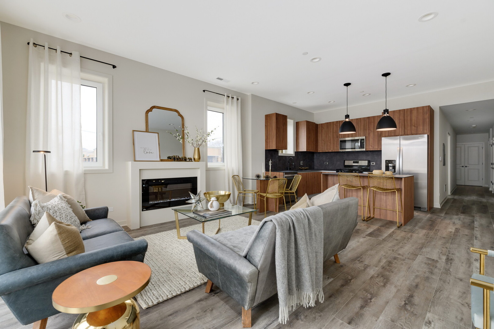 770 E Irving Park Road 3E