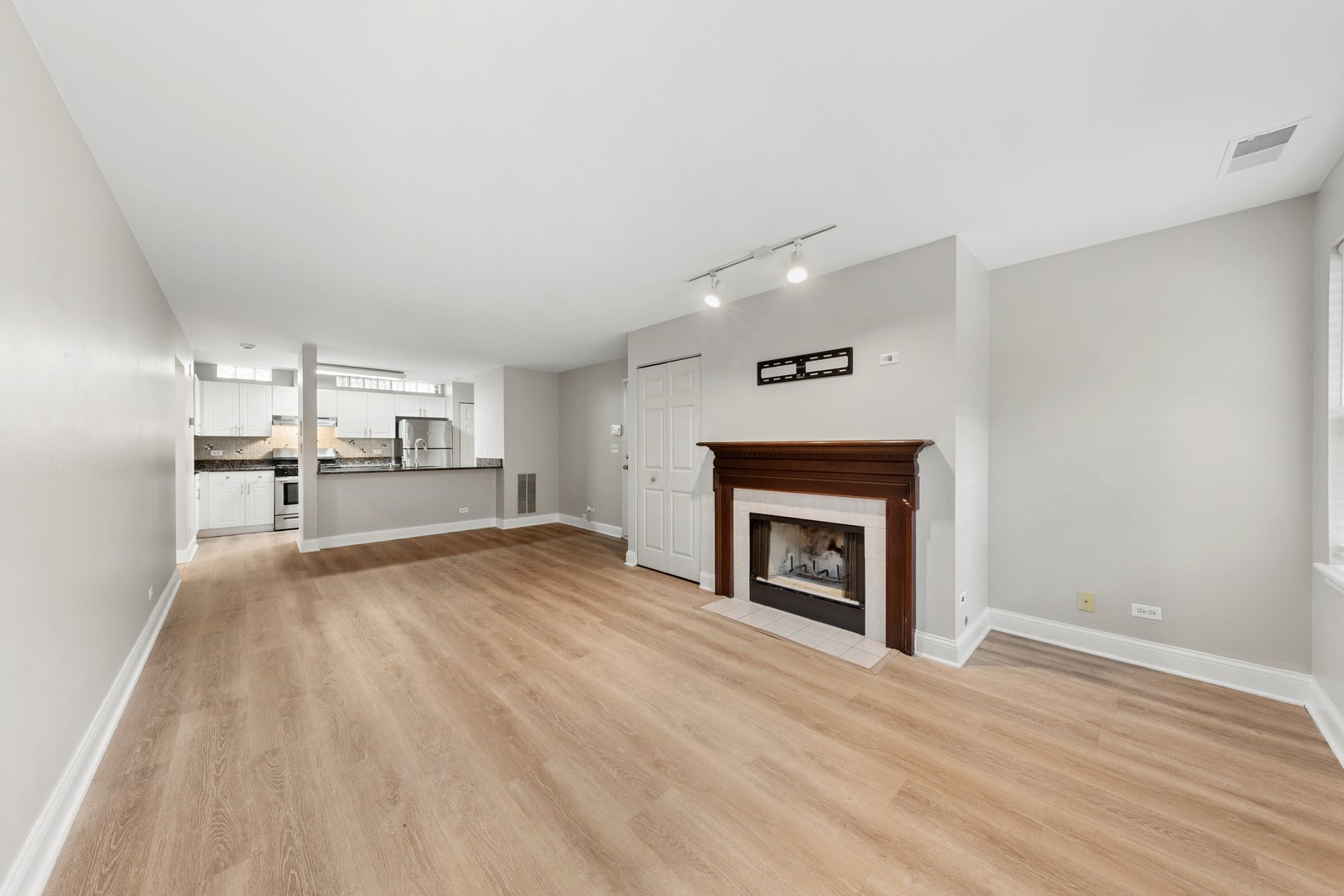 301A W Goethe Street 201