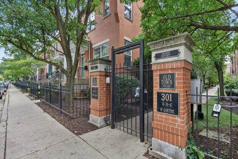 Photo of 301A W Goethe Street #201, Chicago, IL 60610 (MLS # 12764375)