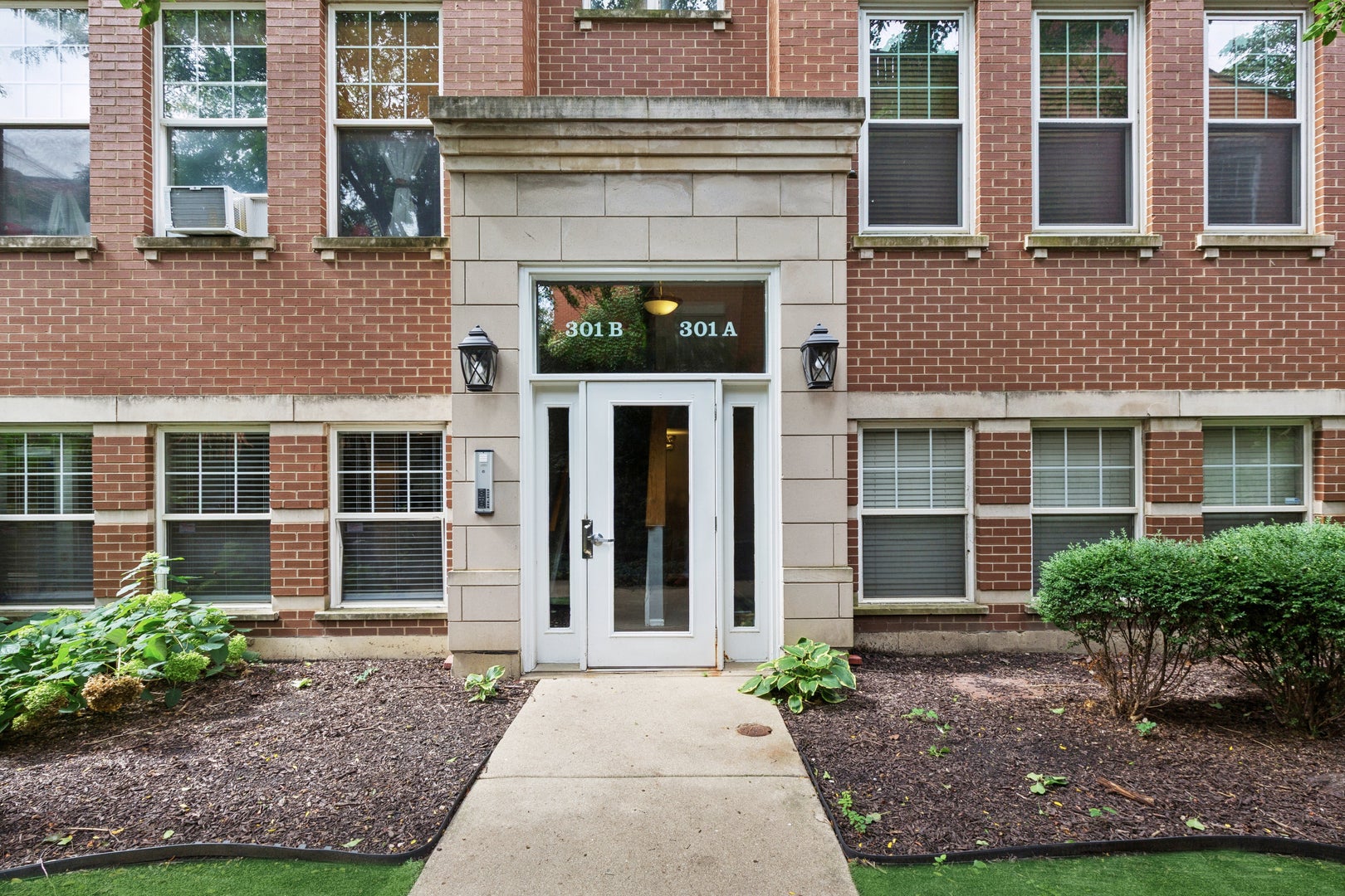 301A W Goethe Street 201