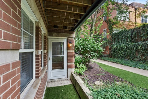 Tiny photo for 301 W Goethe Street #201, Chicago, IL 60610 (MLS # 12764375)