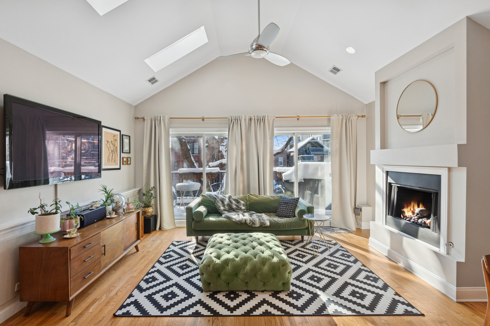 2734 W Potomac Avenue 2