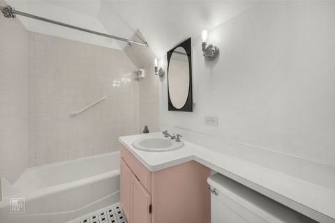 Tiny photo for 238 Grant Avenue, Clarendon Hills, IL 60514 (MLS # 12493887)