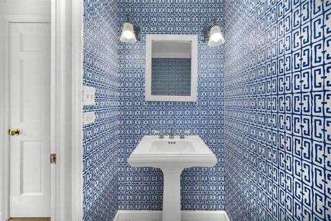 Tiny photo for 238 Grant Avenue, Clarendon Hills, IL 60514 (MLS # 12493887)