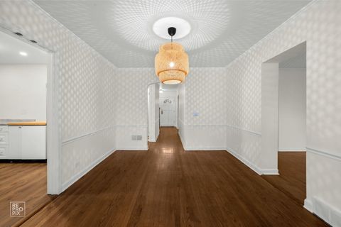 Tiny photo for 238 Grant Avenue, Clarendon Hills, IL 60514 (MLS # 12493887)