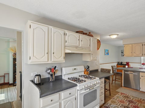 Tiny photo for 735 Kirkwood Avenue, Winthrop Harbor, IL 60096 (MLS # 12644933)