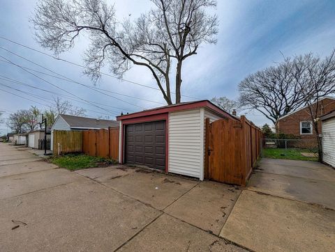 Tiny photo for 631 Balmoral Avenue, Westchester, IL 60154 (MLS # 12618526)