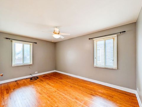 Tiny photo for 631 Balmoral Avenue, Westchester, IL 60154 (MLS # 12618526)