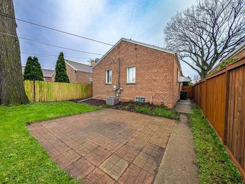Tiny photo for 631 Balmoral Avenue, Westchester, IL 60154 (MLS # 12618526)
