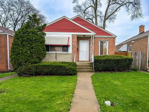 Photo of 631 Balmoral Avenue, Westchester, IL 60154 (MLS # 12618526)
