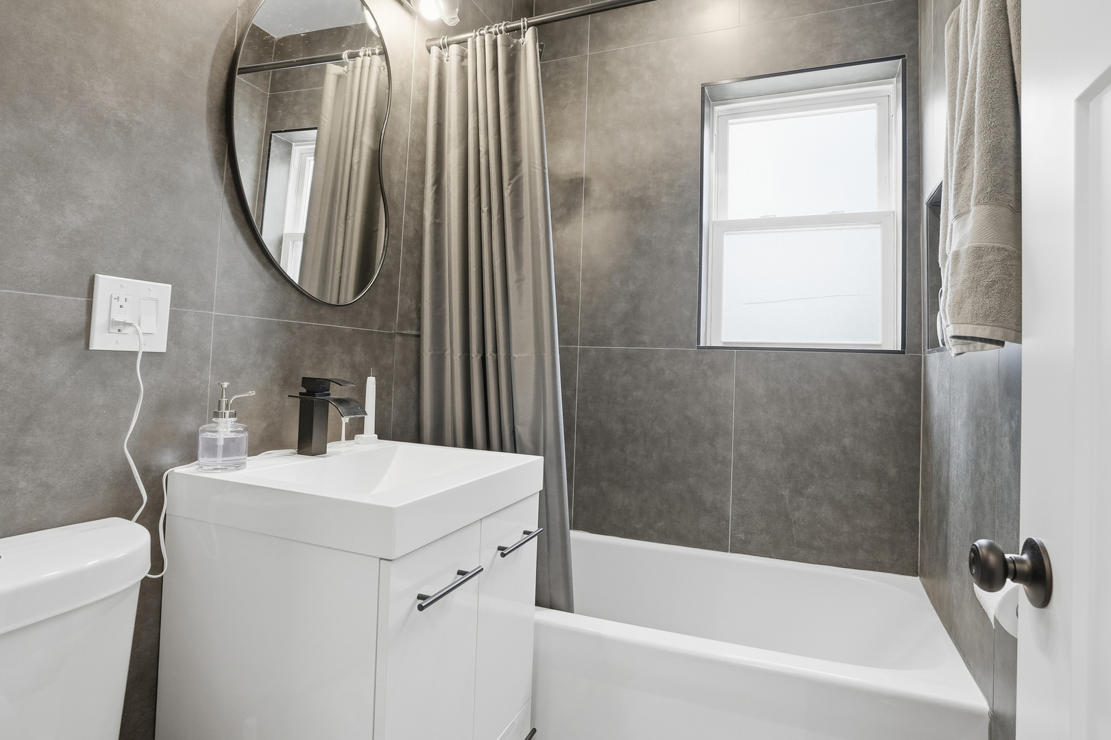 2212 E 70th Street 1B