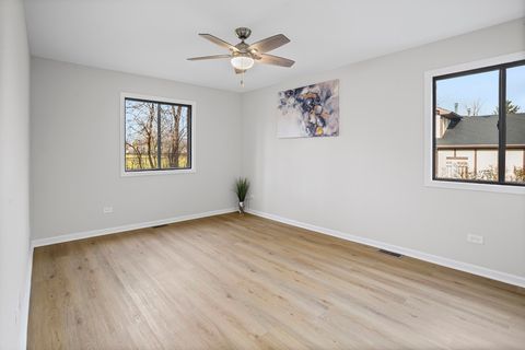 Tiny photo for 1454 N Elmhurst Road #102B, Mount Prospect, IL 60056 (MLS # 12583219)