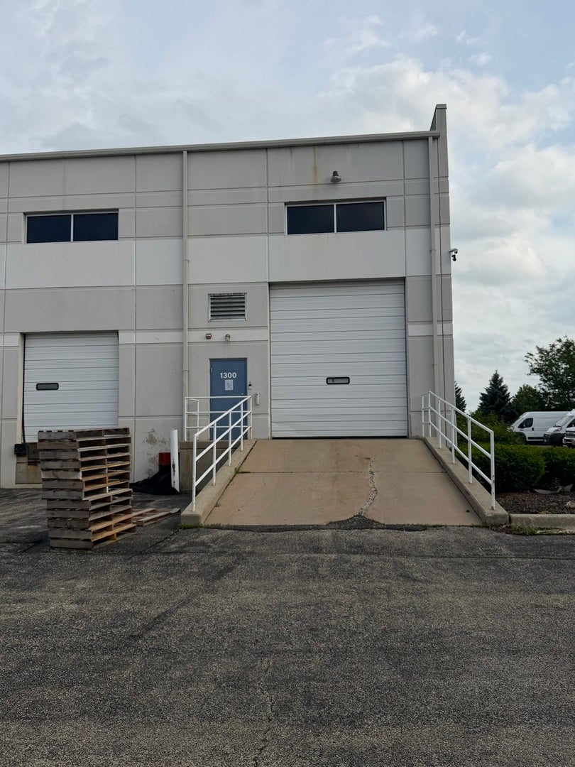 1300 Lakeview Drive