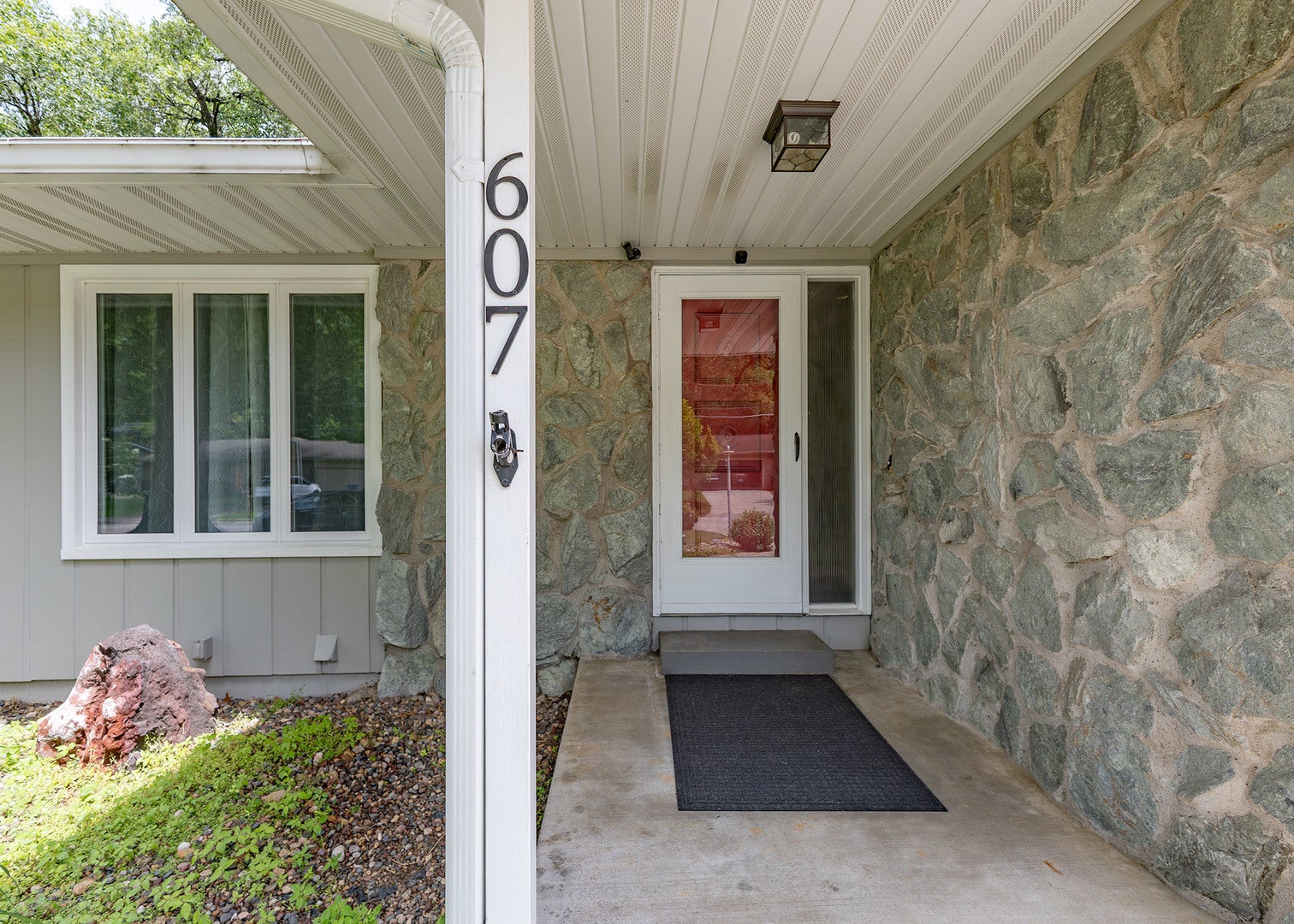 607 E 5th Street